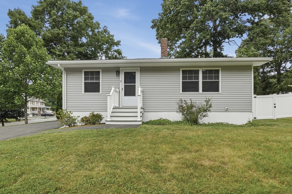 3 Hingham Rd, Worcester, Massachusetts, 4 Bedrooms Bedrooms, 6 Rooms Rooms,1 BathroomBathrooms,Residential Lease,For Rent,Hingham Rd,73539519
