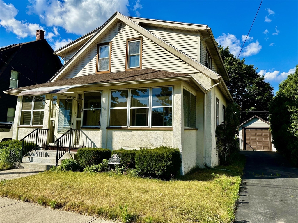 91 Daviston St, Springfield, Massachusetts, 3 Bedrooms Bedrooms, 6 Rooms Rooms,1.5 BathroomsBathrooms,Residential,For Sale,Daviston St,73539525