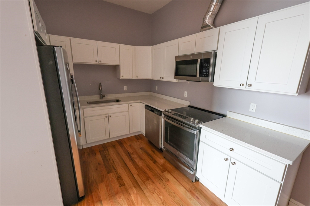 66 Main Street, Taunton, Massachusetts, 2 Bedrooms Bedrooms, 4 Rooms Rooms,1 BathroomBathrooms,Residential Lease,For Rent,Main Street,73539529