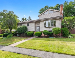 45 Paul Ave, Peabody, Massachusetts, 4 Bedrooms Bedrooms, 7 Rooms Rooms,3 BathroomsBathrooms,Residential,For Sale,Paul Ave,73539086