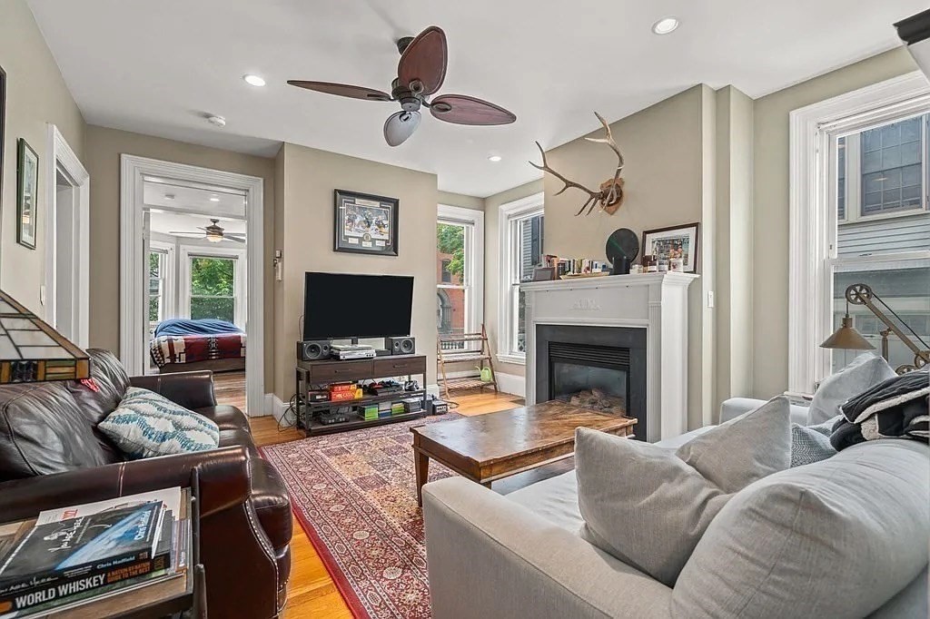 271 K St, Boston, Massachusetts, 3 Bedrooms Bedrooms, 5 Rooms Rooms,2 BathroomsBathrooms,Residential Lease,For Rent,K St,73539537