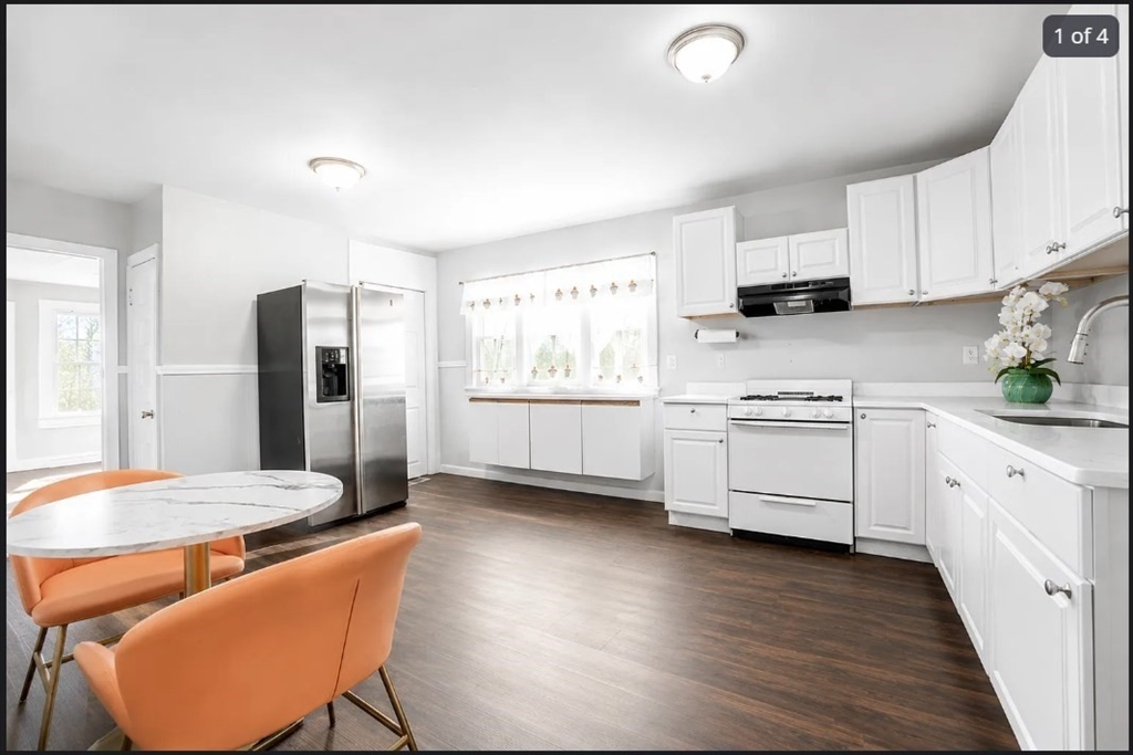 24 Tracey St, Peabody, Massachusetts, 2 Bedrooms Bedrooms, 5 Rooms Rooms,1 BathroomBathrooms,Residential Lease,For Rent,Tracey St,73539528