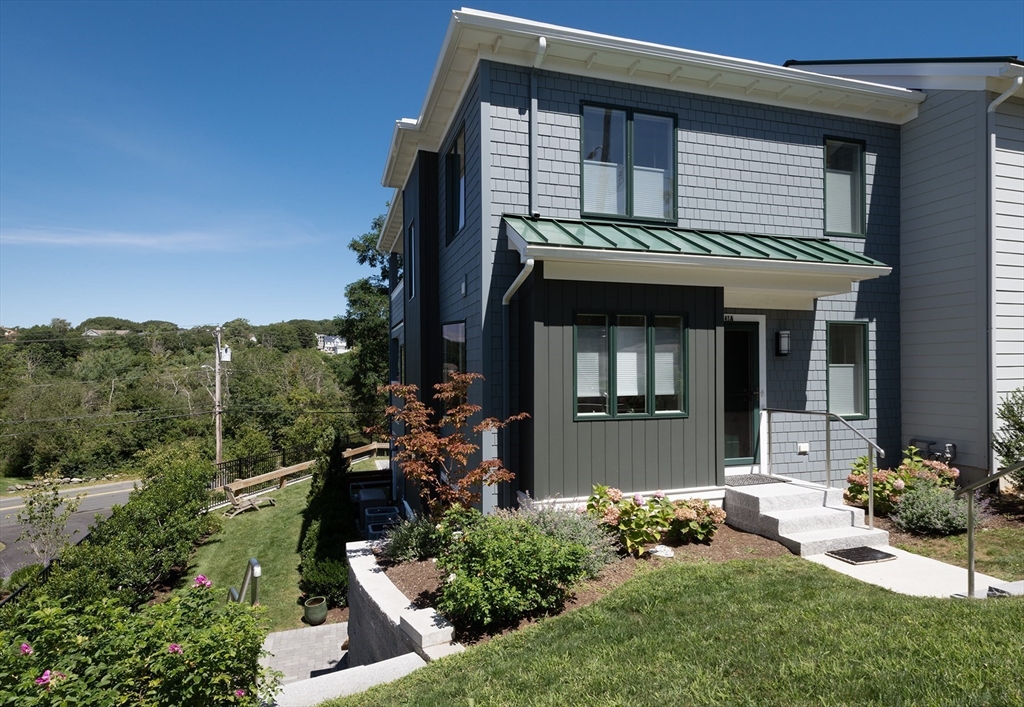 41 Cliff Road, Gloucester, Massachusetts, 3 Bedrooms Bedrooms, 6 Rooms Rooms,3.5 BathroomsBathrooms,Residential Lease,For Rent,Cliff Road,73539573