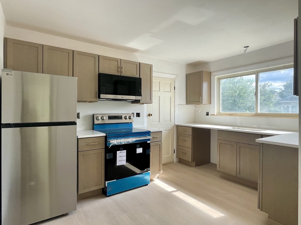 78 Hull St, Belmont, Massachusetts, 3 Bedrooms Bedrooms, 6 Rooms Rooms,1 BathroomBathrooms,Residential Lease,For Rent,Hull St,73539586