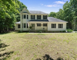 55 Pequot Road, Southampton, Massachusetts, 3 Bedrooms Bedrooms, 7 Rooms Rooms,2.5 BathroomsBathrooms,Residential,For Sale,Pequot Road,73539587