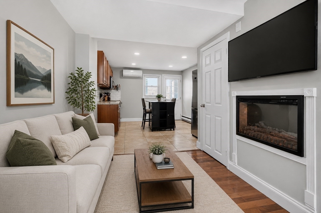 37 Marion St, Boston, Massachusetts, 2 Bedrooms Bedrooms, 4 Rooms Rooms,1 BathroomBathrooms,Residential,For Sale,Marion St,73524149