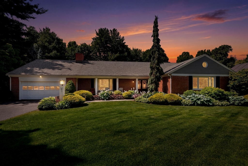 93 Wheel Meadow Dr, Longmeadow, Massachusetts, 3 Bedrooms Bedrooms, 6 Rooms Rooms,2.5 BathroomsBathrooms,Residential,For Sale,Wheel Meadow Dr,73539415