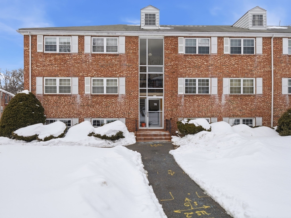 78 Edgelawn Ave, North Andover, Massachusetts, 2 Bedrooms Bedrooms, 4 Rooms Rooms,1 BathroomBathrooms,Residential,For Sale,Edgelawn Ave,73479893