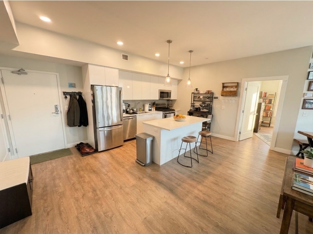 44-48 Medford St., Somerville, Massachusetts, 3 Bedrooms Bedrooms, 4 Rooms Rooms,2 BathroomsBathrooms,Residential Lease,For Rent,Medford St.,73509251