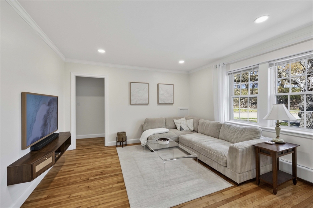 100 Boylston St, Newton, Massachusetts, 2 Bedrooms Bedrooms, 5 Rooms Rooms,1 BathroomBathrooms,Residential,For Sale,Boylston St,73516144