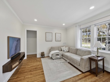 100 Boylston St, Newton, Massachusetts, 2 Bedrooms Bedrooms, 5 Rooms Rooms,1 BathroomBathrooms,Residential,For Sale,Boylston St,73516144