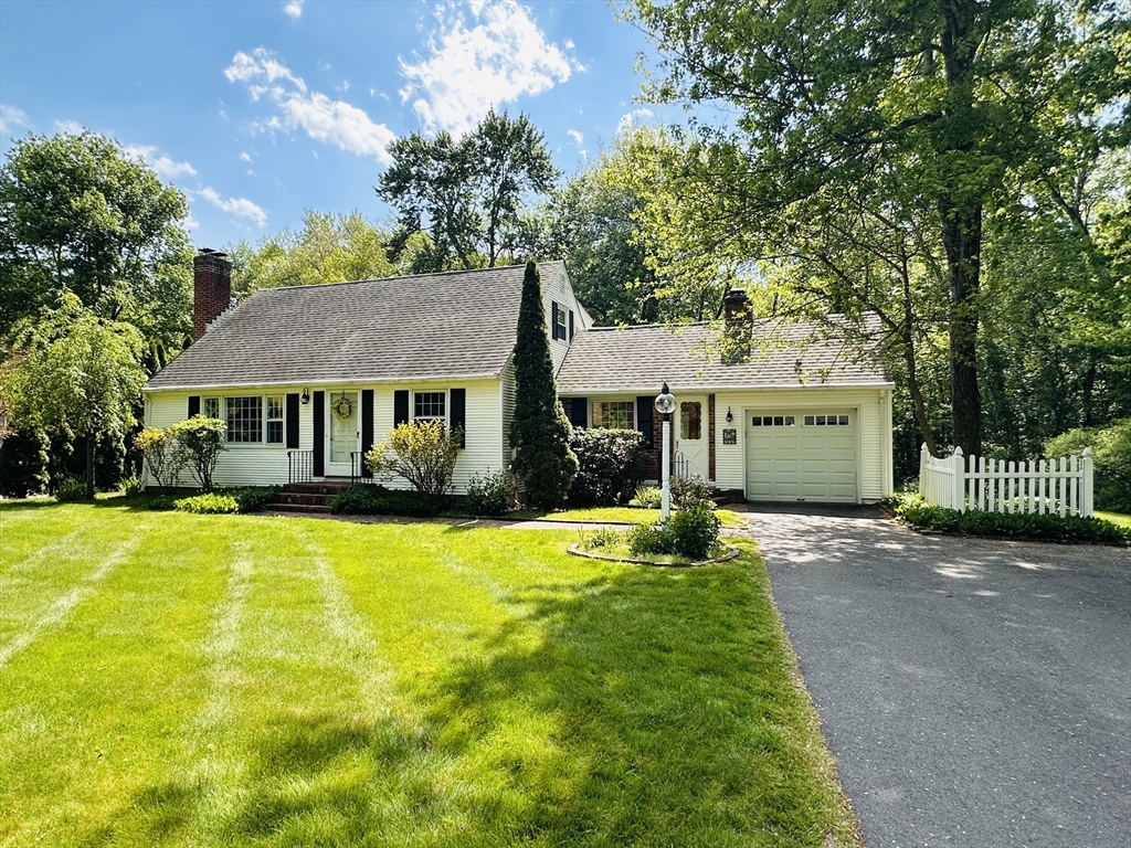 1193 Amostown Rd, West Springfield, Massachusetts, 4 Bedrooms Bedrooms, 8 Rooms Rooms,1.5 BathroomsBathrooms,Residential,For Sale,Amostown Rd,73521564
