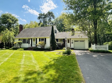 1193 Amostown Rd, West Springfield, Massachusetts, 4 Bedrooms Bedrooms, 8 Rooms Rooms,1.5 BathroomsBathrooms,Residential,For Sale,Amostown Rd,73521564