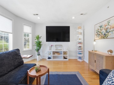 138 Horace St, Boston, Massachusetts, 2 Bedrooms Bedrooms, 5 Rooms Rooms,2 BathroomsBathrooms,Residential,For Sale,Horace St,73513669