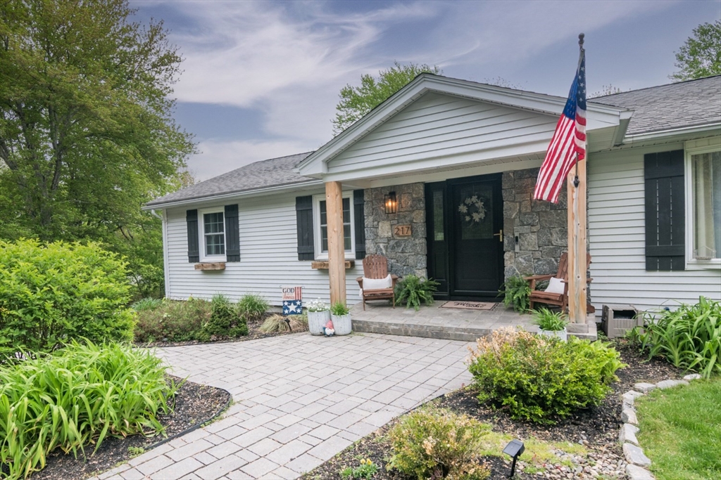 217 Pleasant St, East Longmeadow, Massachusetts, 4 Bedrooms Bedrooms, 7 Rooms Rooms,3 BathroomsBathrooms,Residential,For Sale,Pleasant St,73518977