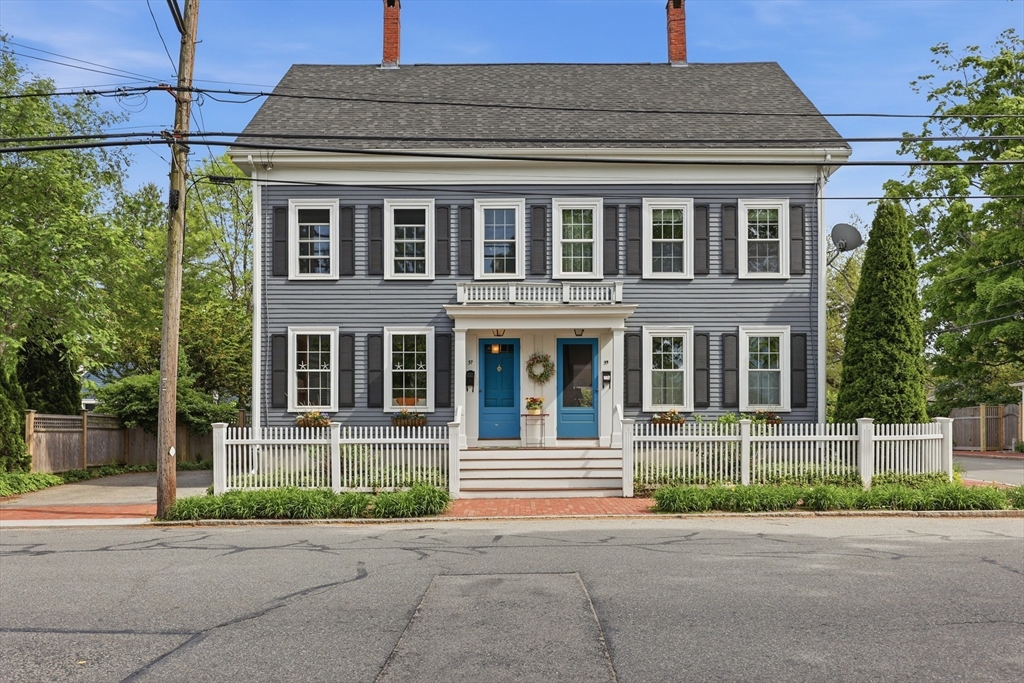 37 Marlboro St, Newburyport, Massachusetts, 3 Bedrooms Bedrooms, 6 Rooms Rooms,2.5 BathroomsBathrooms,Residential Lease,For Rent,Marlboro St,73527995