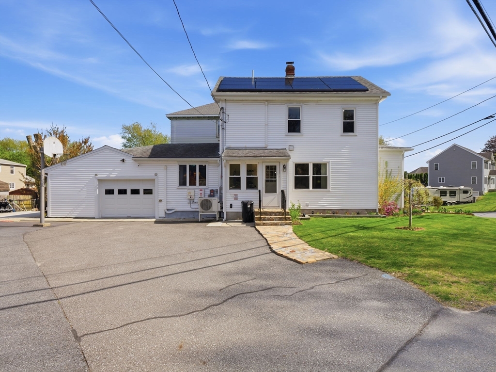 1 Brightwood Avenue, Worcester, Massachusetts, 4 Bedrooms Bedrooms, 6 Rooms Rooms,2 BathroomsBathrooms,Residential,For Sale,Brightwood Avenue,73513839