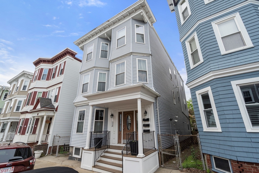 215 L Street, Boston, Massachusetts, 2 Bedrooms Bedrooms, 5 Rooms Rooms,2 BathroomsBathrooms,Residential,For Sale,L Street,73519369