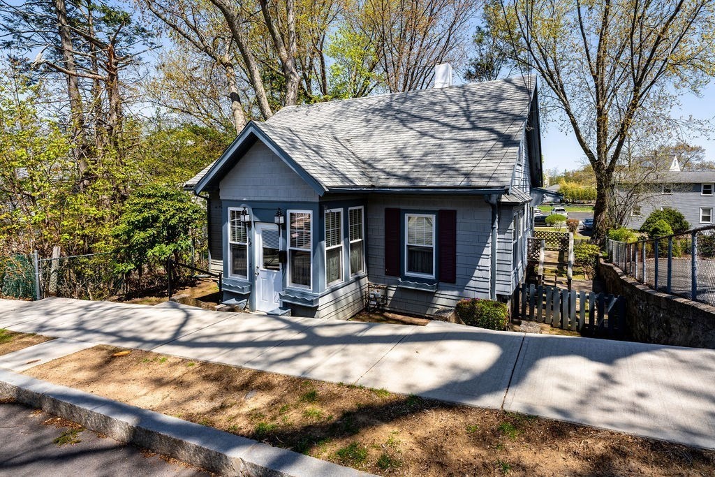 28 Sagamore Ave, Quincy, Massachusetts, 3 Bedrooms Bedrooms, 6 Rooms Rooms,1 BathroomBathrooms,Residential,For Sale,Sagamore Ave,73514622