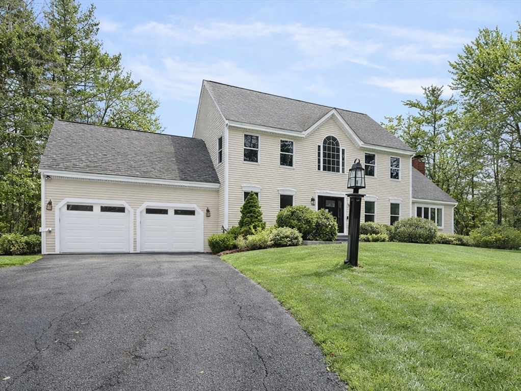 23 Panettieri Drive, Lakeville, Massachusetts, 4 Bedrooms Bedrooms, 10 Rooms Rooms,3.5 BathroomsBathrooms,Residential,For Sale,Panettieri Drive,73500293