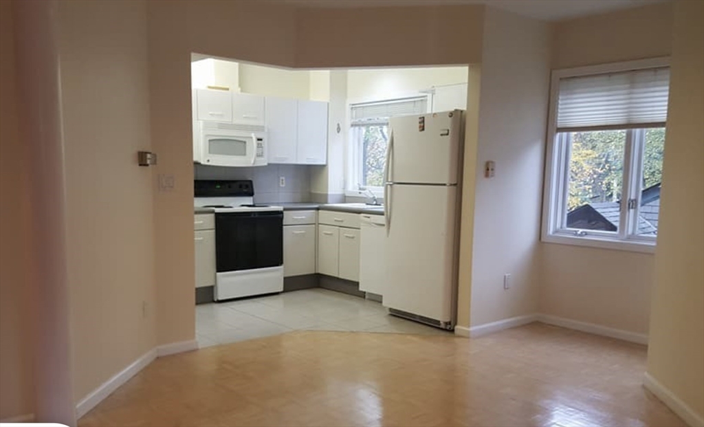 121 Longwood, Brookline, Massachusetts, 2 Bedrooms Bedrooms, 5 Rooms Rooms,2 BathroomsBathrooms,Residential Lease,For Rent,Longwood,73512164