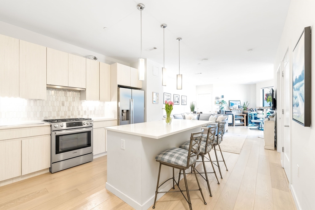 45 W 3rd St, Boston, Massachusetts, 2 Bedrooms Bedrooms, 4 Rooms Rooms,2 BathroomsBathrooms,Residential,For Sale,W 3rd St,73509216