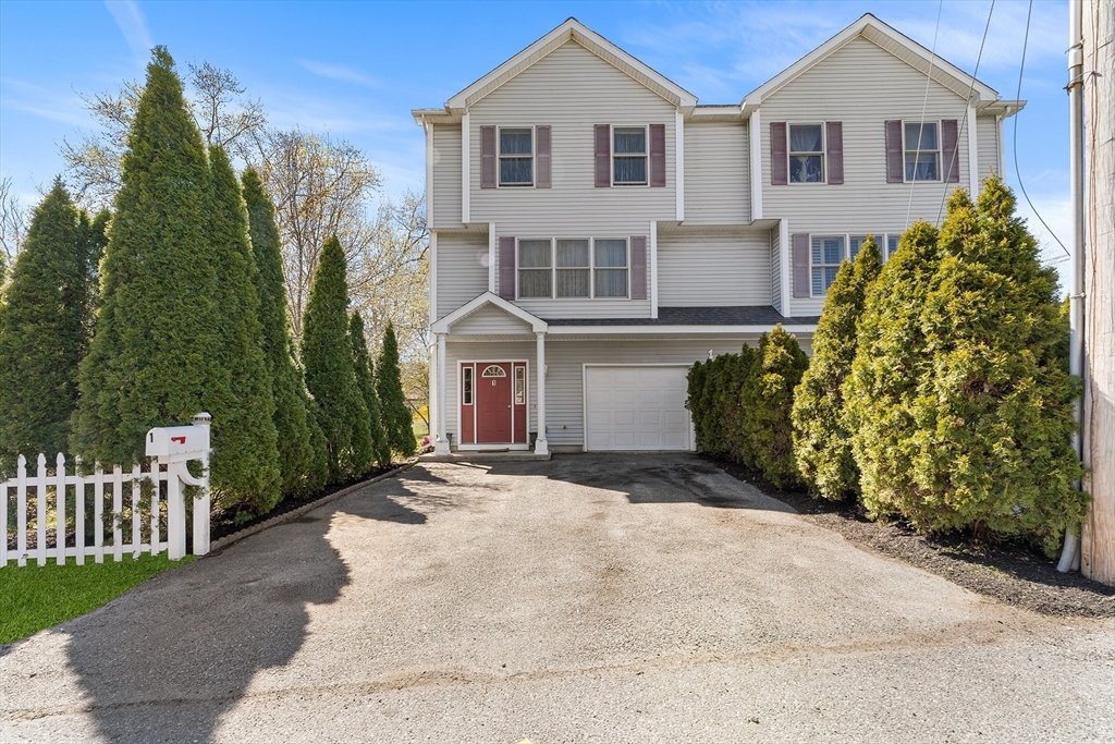 1 Hayward St, Ipswich, Massachusetts, 3 Bedrooms Bedrooms, 7 Rooms Rooms,1.5 BathroomsBathrooms,Residential,For Sale,Hayward St,73509304