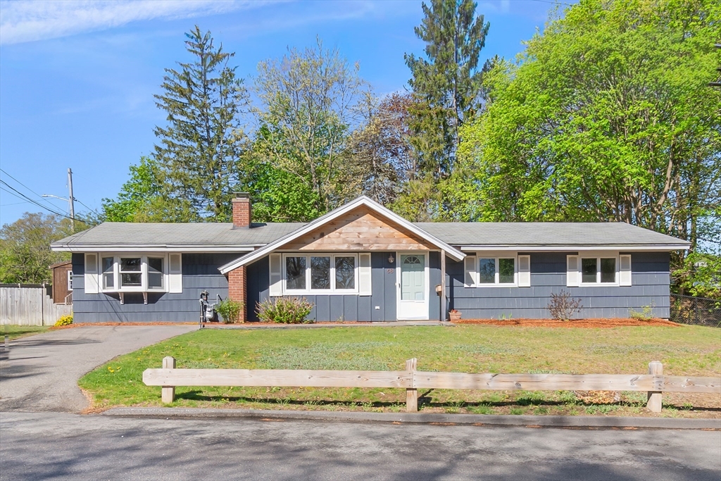 68 Birch St, Peabody, Massachusetts, 3 Bedrooms Bedrooms, 7 Rooms Rooms,2.5 BathroomsBathrooms,Residential,For Sale,Birch St,73514624