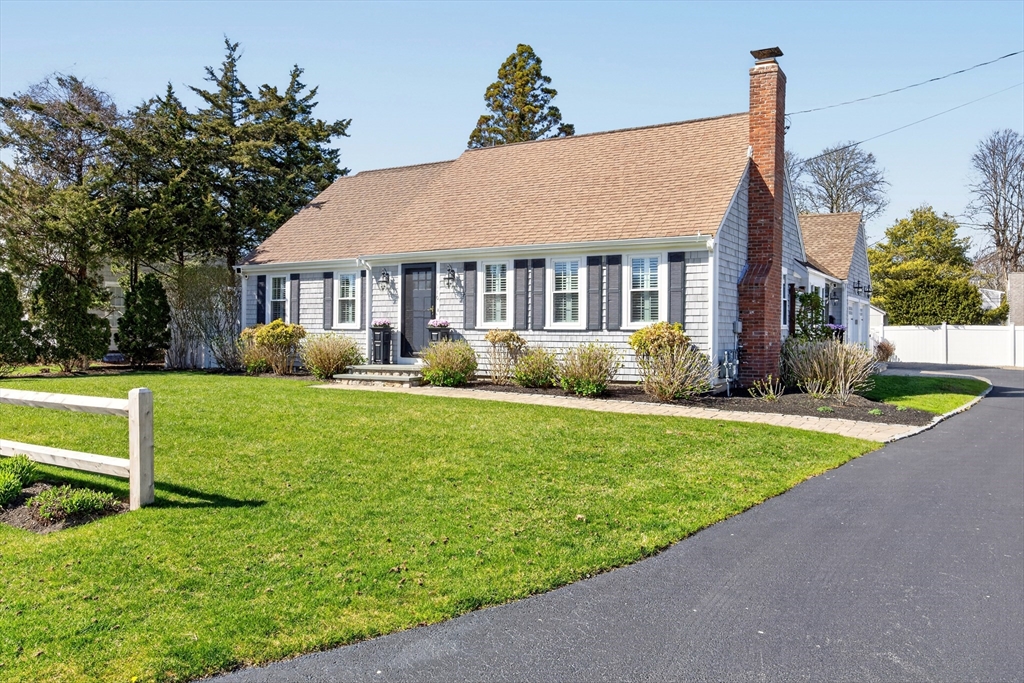 110 Mariners Ln, Falmouth, Massachusetts, 3 Bedrooms Bedrooms, 7 Rooms Rooms,2.5 BathroomsBathrooms,Residential,For Sale,Mariners Ln,73511392