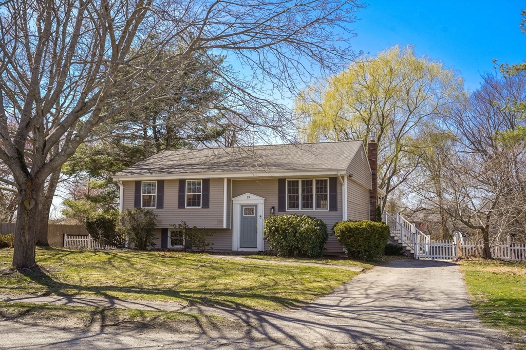 13 Harlow Rd, Marshfield, Massachusetts, 3 Bedrooms Bedrooms, 6 Rooms Rooms,1 BathroomBathrooms,Residential,For Sale,Harlow Rd,73502462
