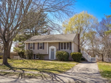 13 Harlow Rd, Marshfield, Massachusetts, 3 Bedrooms Bedrooms, 6 Rooms Rooms,1 BathroomBathrooms,Residential,For Sale,Harlow Rd,73502462