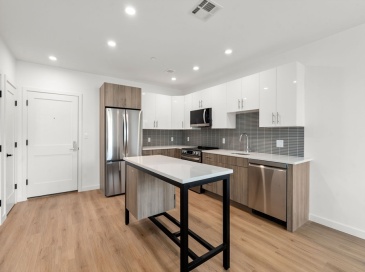 40 Centre St, Brookline, Massachusetts, 1 Bedroom Bedrooms, 3 Rooms Rooms,1 BathroomBathrooms,Residential Lease,For Rent,Centre St,73518741