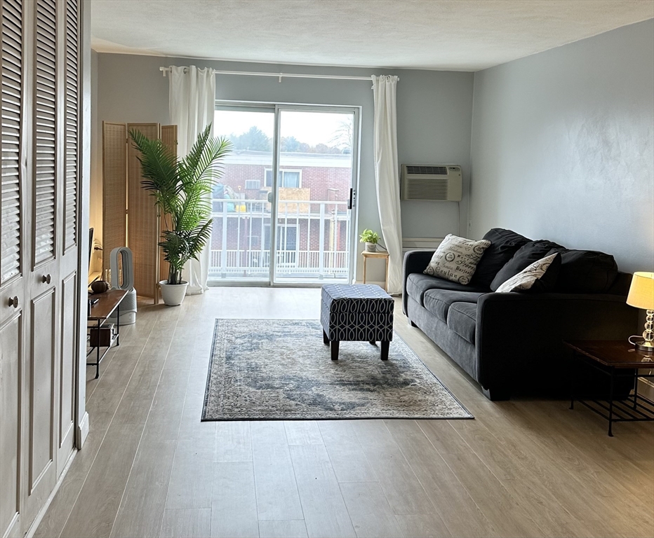 55 Greentree Ln, Weymouth, Massachusetts, 1 Bedroom Bedrooms, 3 Rooms Rooms,1 BathroomBathrooms,Residential,For Sale,Greentree Ln,73539611