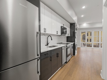 872 Broadway, Somerville, Massachusetts, 2 Rooms Rooms,1 BathroomBathrooms,Residential Lease,For Rent,Broadway,73539628