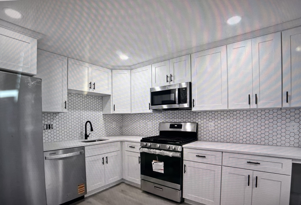 7 Fernview Ave, North Andover, Massachusetts, 2 Bedrooms Bedrooms, 4 Rooms Rooms,1 BathroomBathrooms,Residential Lease,For Rent,Fernview Ave,73539636