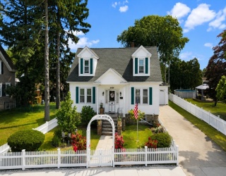 2422 Acushnet Ave, New Bedford, Massachusetts, 4 Bedrooms Bedrooms, 7 Rooms Rooms,2 BathroomsBathrooms,Residential,For Sale,Acushnet Ave,73539640