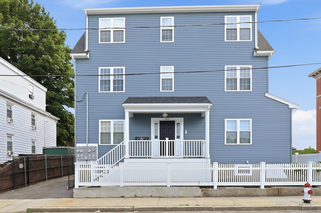 489 Spring, Fall River, Massachusetts, 9 Bedrooms Bedrooms, 15 Rooms Rooms,3 BathroomsBathrooms,Residential Income,For Sale,Spring,73539650