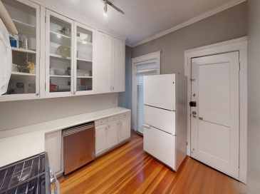 94 Naples, Brookline, Massachusetts, 2 Bedrooms Bedrooms, 3 Rooms Rooms,1 BathroomBathrooms,Residential Lease,For Rent,Naples,73539665