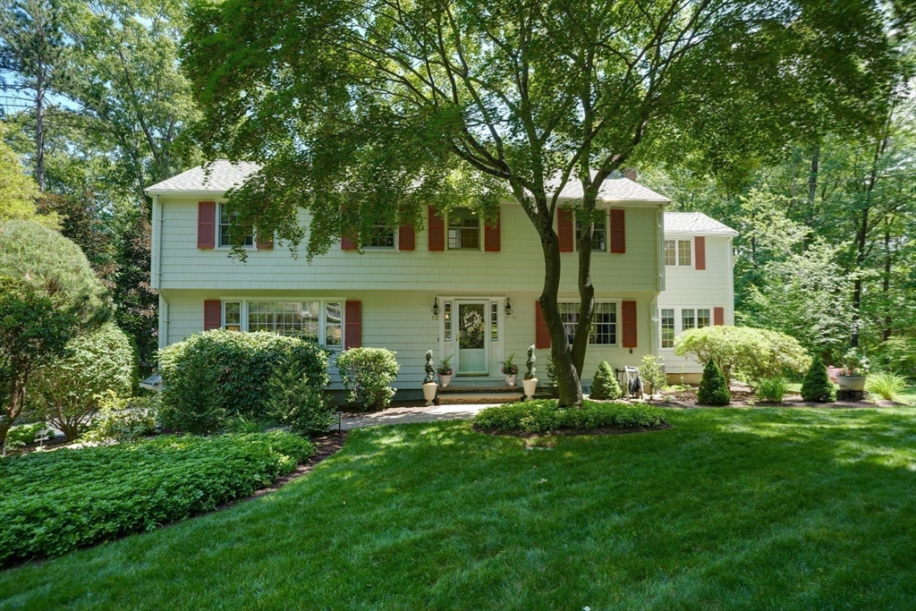 15 Carter Drive, Framingham, Massachusetts, 4 Bedrooms Bedrooms, 11 Rooms Rooms,3.5 BathroomsBathrooms,Residential,For Sale,Carter Drive,73539683