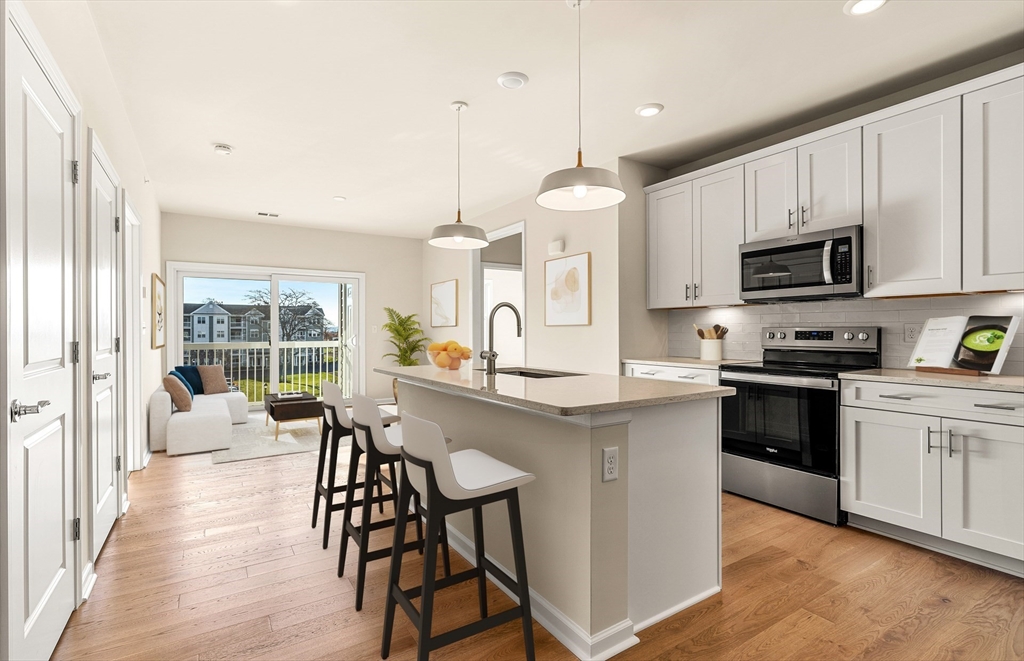 5205 Peters Farm Way, Westborough, Massachusetts, 2 Bedrooms Bedrooms, 5 Rooms Rooms,2 BathroomsBathrooms,Residential,For Sale,Peters Farm Way,73539635