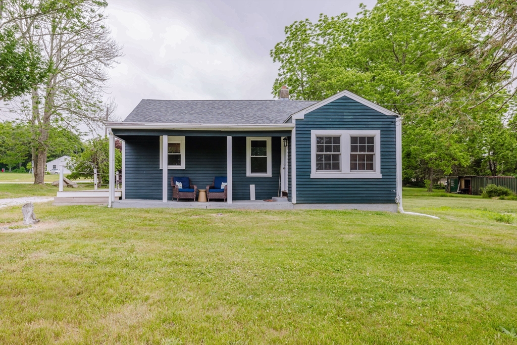 1500 Crandall Rd, Tiverton, Rhode Island, 2 Bedrooms Bedrooms, 4 Rooms Rooms,1 BathroomBathrooms,Residential,For Sale,Crandall Rd,73539722