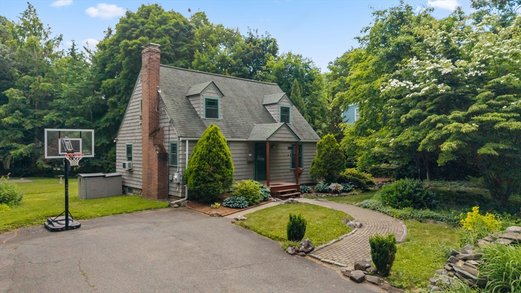 33 Spruce St, Shrewsbury, Massachusetts, 3 Bedrooms Bedrooms, 6 Rooms Rooms,1.5 BathroomsBathrooms,Residential,For Sale,Spruce St,73539728