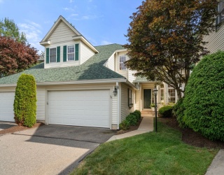 39 Village Cir, Milford, Massachusetts, 2 Bedrooms Bedrooms, 6 Rooms Rooms,2.5 BathroomsBathrooms,Residential,For Sale,Village Cir,73539755