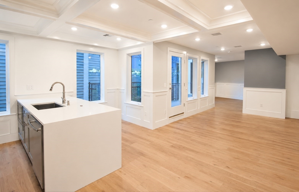 265 Washington Street, Somerville, Massachusetts, 1 Bedroom Bedrooms, 4 Rooms Rooms,1 BathroomBathrooms,Residential Lease,For Rent,Washington Street,73539622