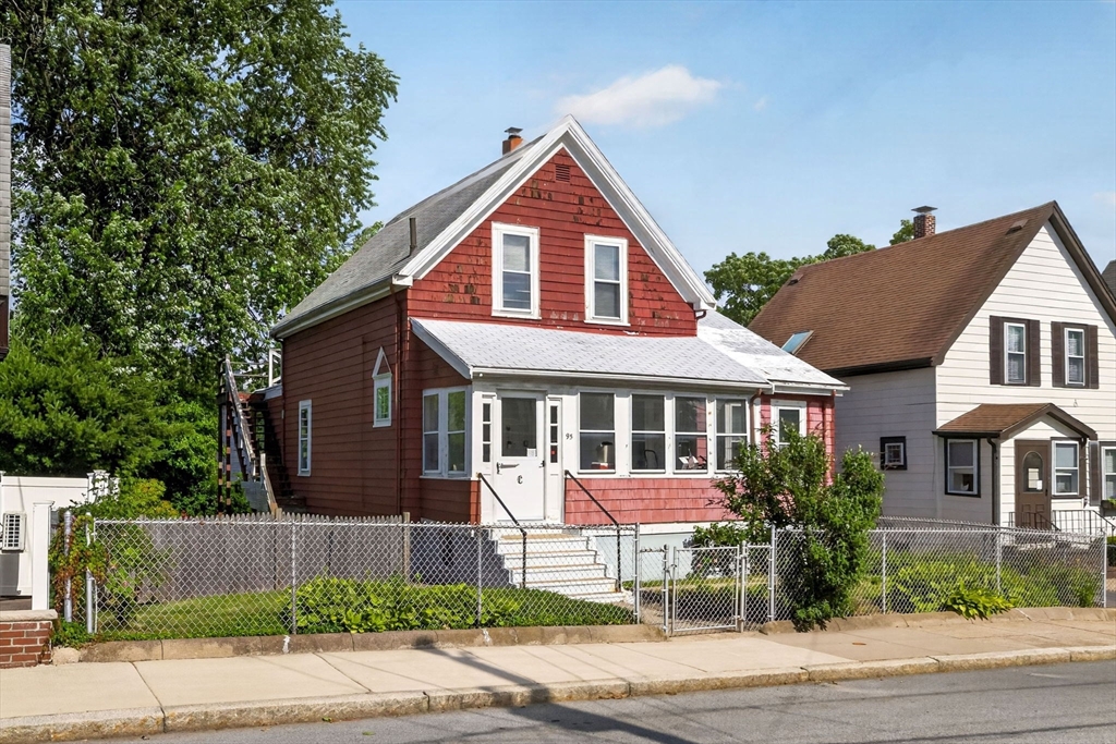 95 Marshall St, Winthrop, Massachusetts, 3 Bedrooms Bedrooms, 7 Rooms Rooms,2 BathroomsBathrooms,Residential Income,For Sale,Marshall St,73539637