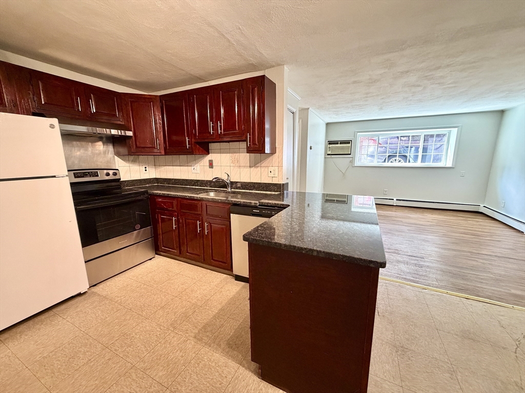 15 Staples Ave, Everett, Massachusetts, 2 Bedrooms Bedrooms, 4 Rooms Rooms,1 BathroomBathrooms,Residential,For Sale,Staples Ave,73539788