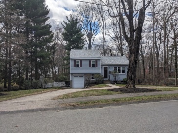 8 Mayfair St, Norwood, Massachusetts, 4 Bedrooms Bedrooms, 9 Rooms Rooms,2.5 BathroomsBathrooms,Residential,For Sale,Mayfair St,73499574