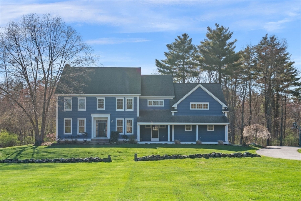 102 River Rd, Topsfield, Massachusetts, 4 Bedrooms Bedrooms, 10 Rooms Rooms,3 BathroomsBathrooms,Residential,For Sale,River Rd,73508373