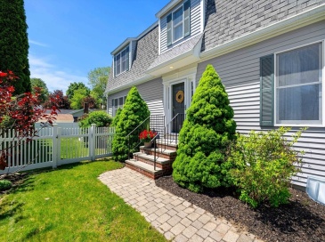 17 Fenmere Avenue, Wellesley, Massachusetts, 3 Bedrooms Bedrooms, 6 Rooms Rooms,3.5 BathroomsBathrooms,Residential,For Sale,Fenmere Avenue,73525314