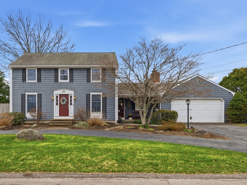 24 Kenyon Drive, Seekonk, Massachusetts, 4 Bedrooms Bedrooms, 8 Rooms Rooms,1.5 BathroomsBathrooms,Residential,For Sale,Kenyon Drive,73506404